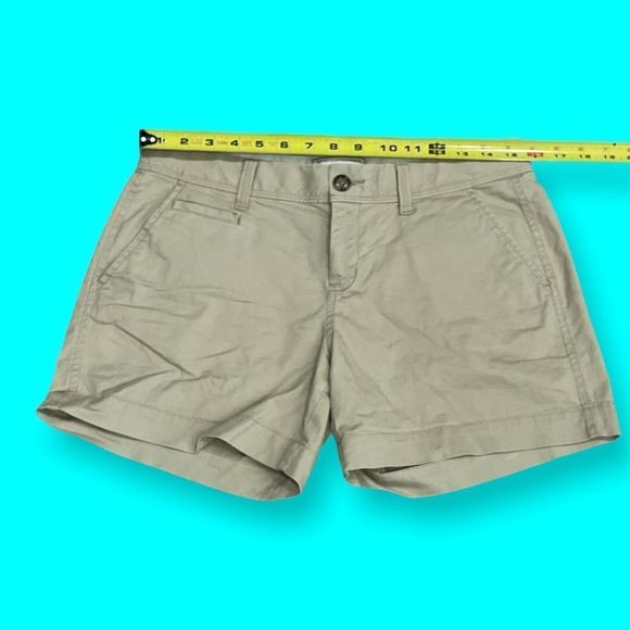 Old Navy khaki short size 6 - Picture 5 of 6